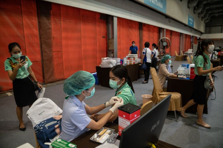 Một địa điểm tiêm vắc xin COVID-19 tại Thái Lan. (Ảnh: Bloomberg).